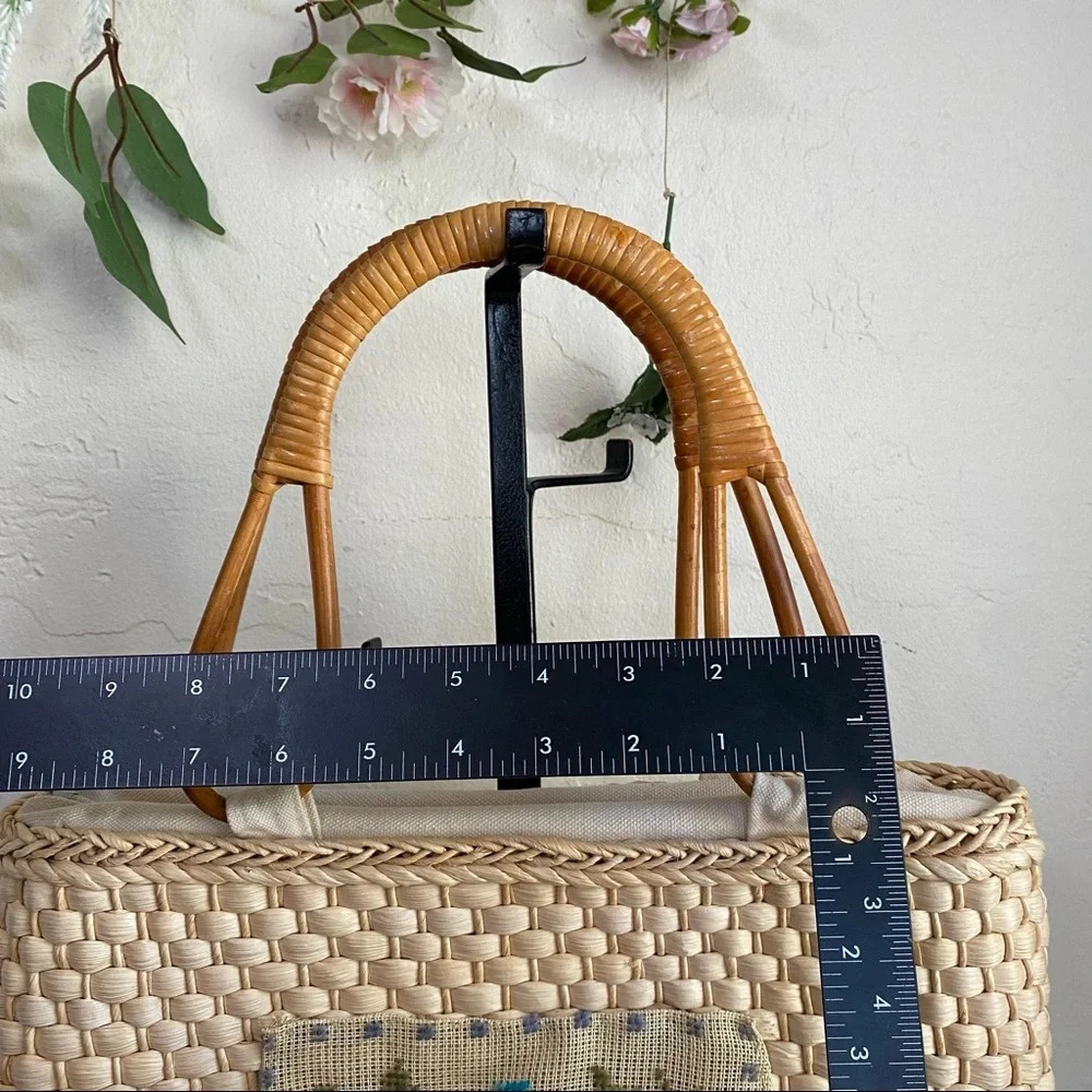 Vintage style woven bag with true vintage needlepoint panel - Picture 15 of 16